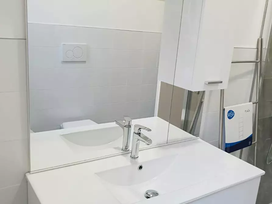 Immagine 10 di Camera in affitto  in Via Disciplini a Milano