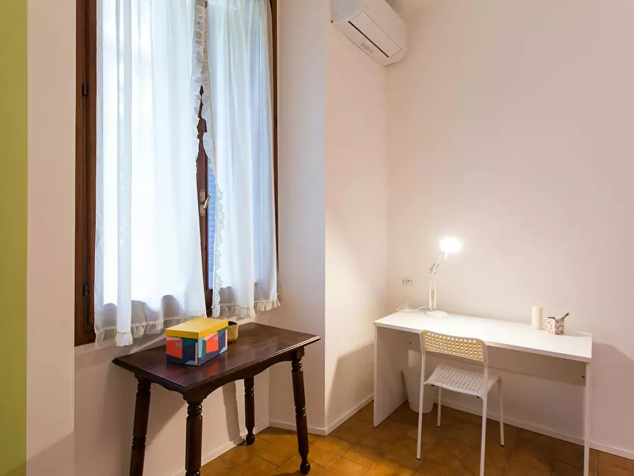 Immagine 4 di Camera in affitto  in Via Lomellina a Milano