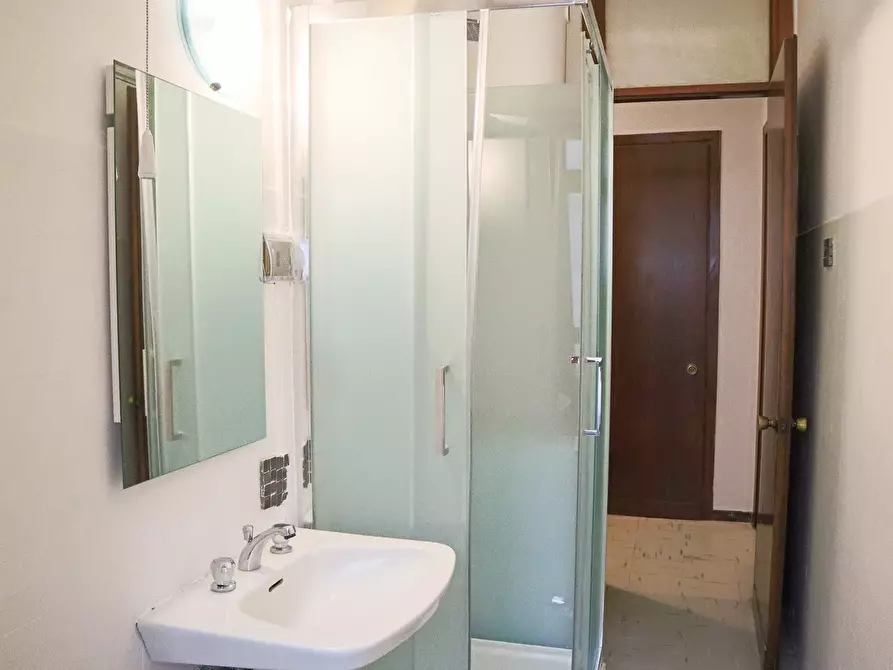 Immagine 9 di Camera in affitto  in Via Tigellio a Cagliari