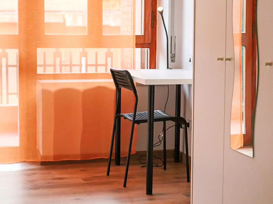 Immagine 6 di Camera in affitto  in Via Tigellio a Cagliari