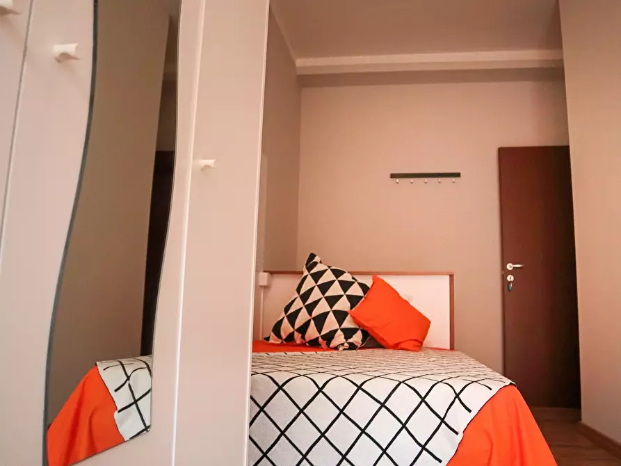 Immagine 5 di Camera in affitto  in Via Tigellio a Cagliari