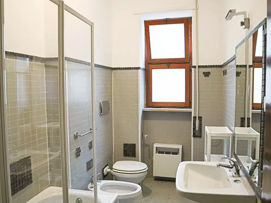 Immagine 8 di Camera in affitto  in Via Tigellio a Cagliari