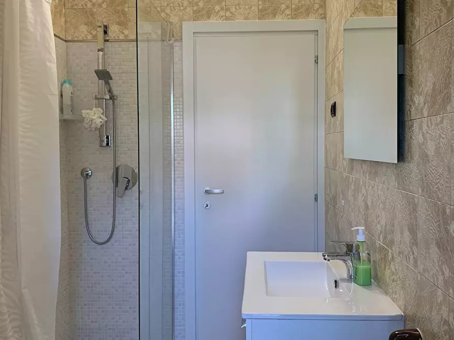 Immagine 3 di Camera in affitto  in Viale Ungheria a Torre Del Greco