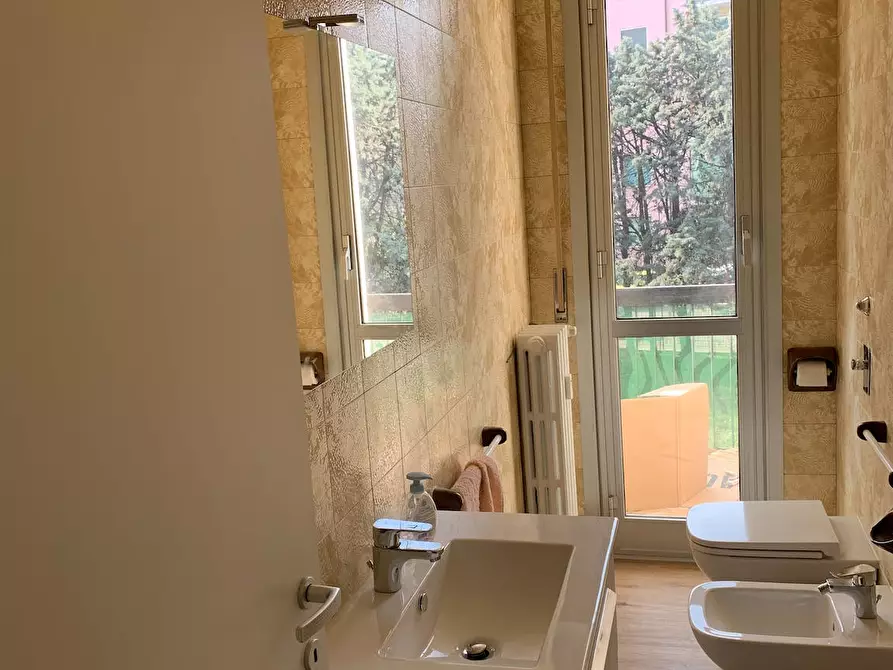 Immagine 7 di Camera in affitto  in Viale Ungheria a Torre Del Greco