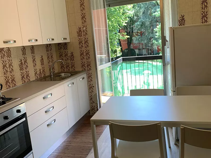 Immagine 4 di Camera in affitto  in Viale Ungheria a Torre Del Greco