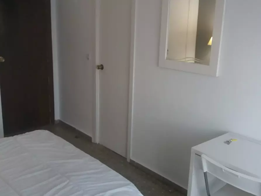 Immagine 5 di Camera in affitto  in Carrer Fuencaliente a Valencia