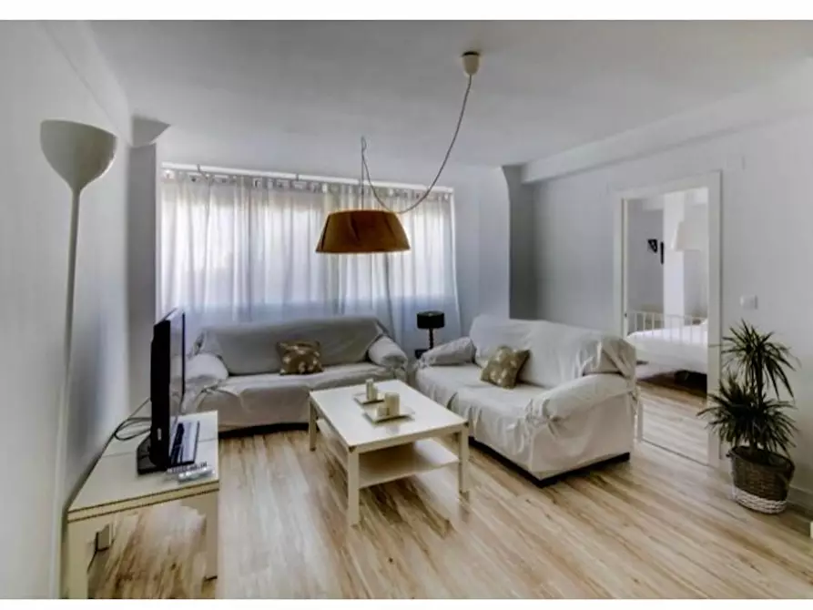 Immagine 2 di Appartamento in affitto  in Avinguda del Port a Valencia