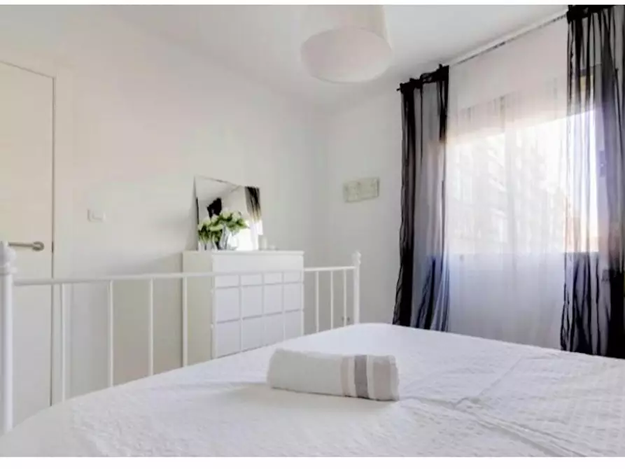 Immagine 7 di Appartamento in affitto  in Avinguda del Port a Valencia