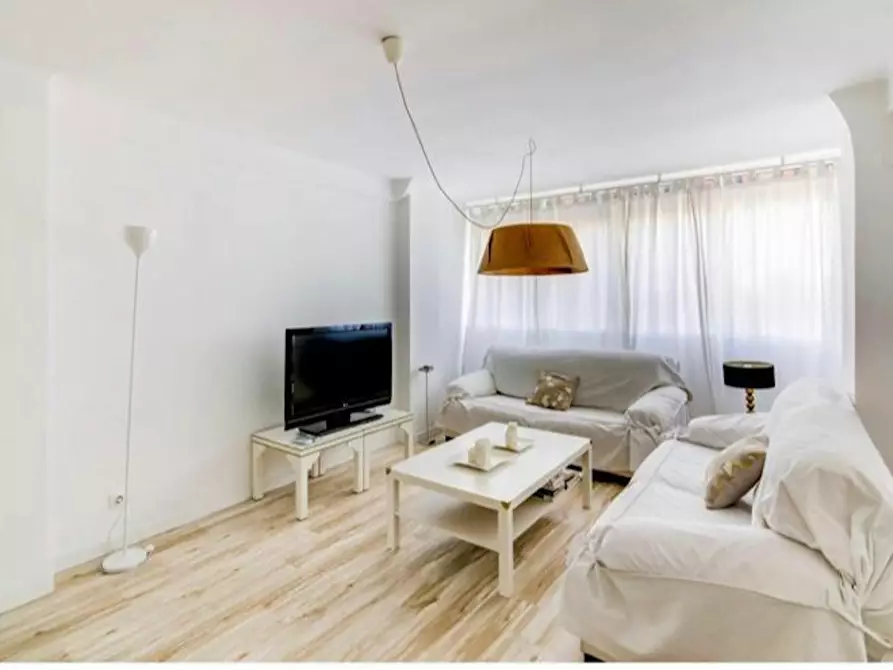 Immagine 1 di Appartamento in affitto  in Avinguda del Port a Valencia