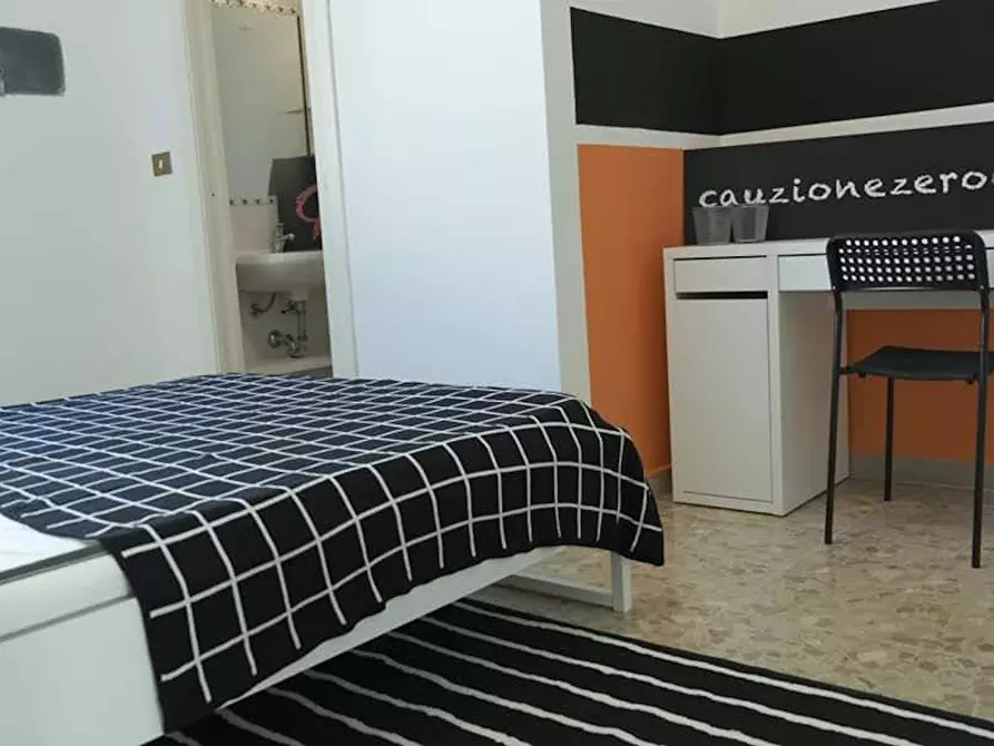 Immagine 2 di Camera in affitto  in Via Nizza a Sassari