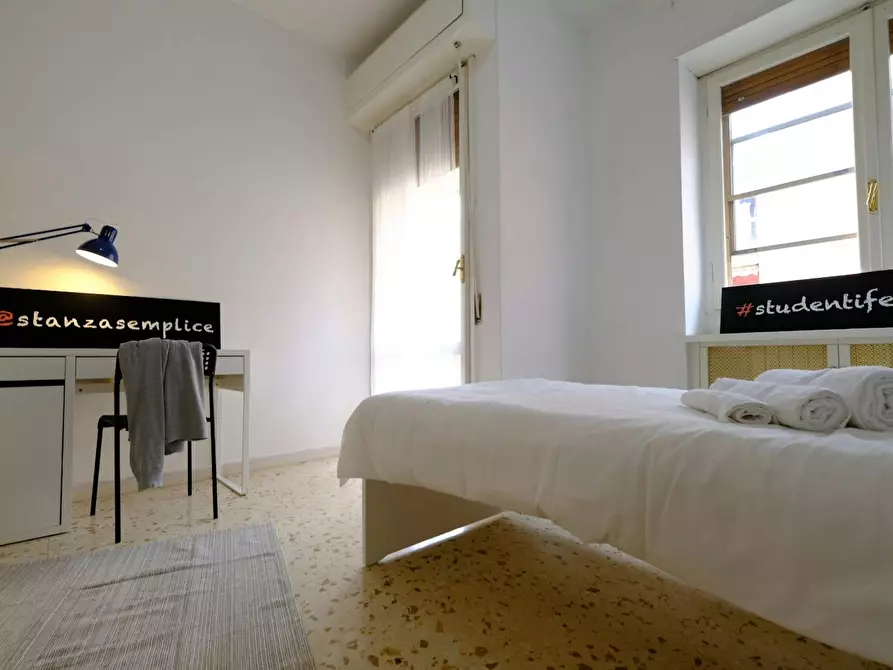 Immagine 8 di Camera in affitto  in Via Nizza a Sassari