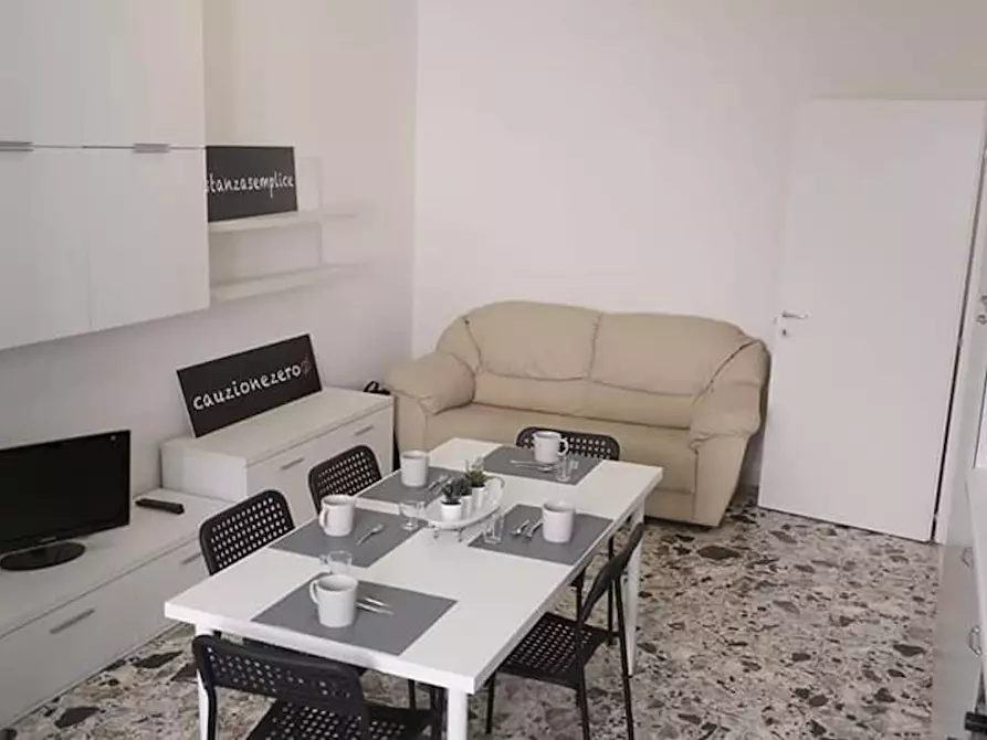 Immagine 6 di Camera in affitto  in Via Nizza a Sassari