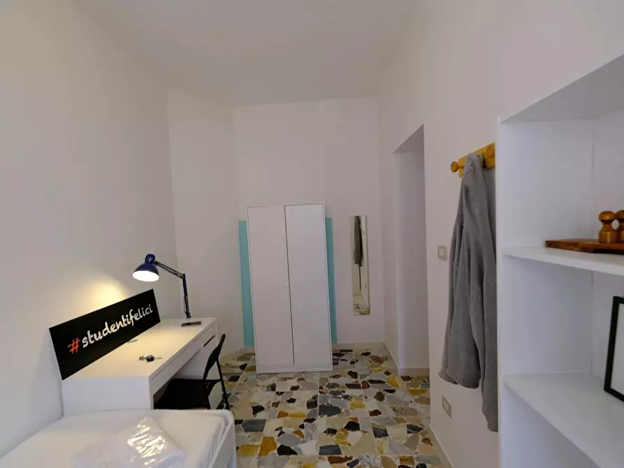 Immagine 6 di Camera in affitto  in Via Nizza a Sassari