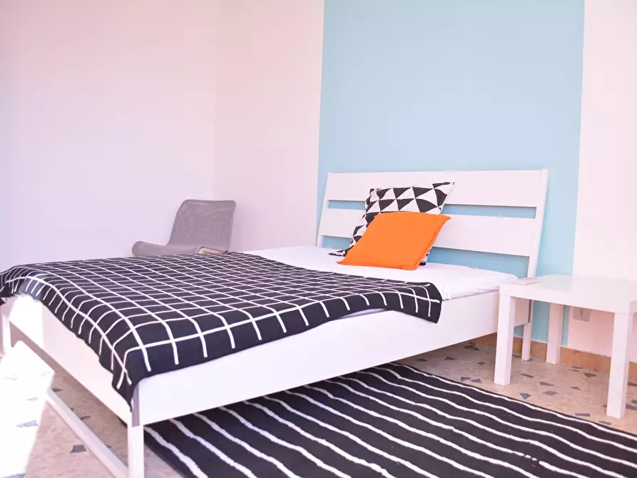 Immagine 2 di Camera in affitto  in Via dei Passeri a Cagliari