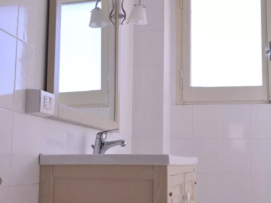 Immagine 8 di Camera in affitto  in Via dei Passeri a Cagliari