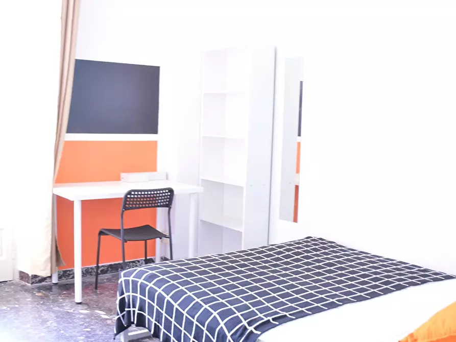 Immagine 3 di Camera in affitto  in Via dei Passeri a Cagliari