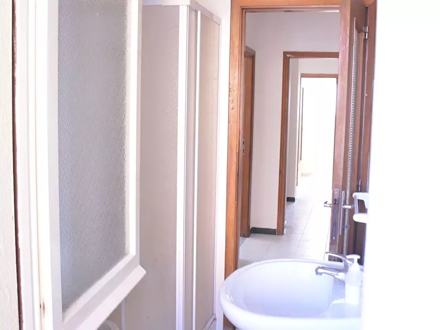 Immagine 8 di Camera in affitto  in Via dei Passeri a Cagliari