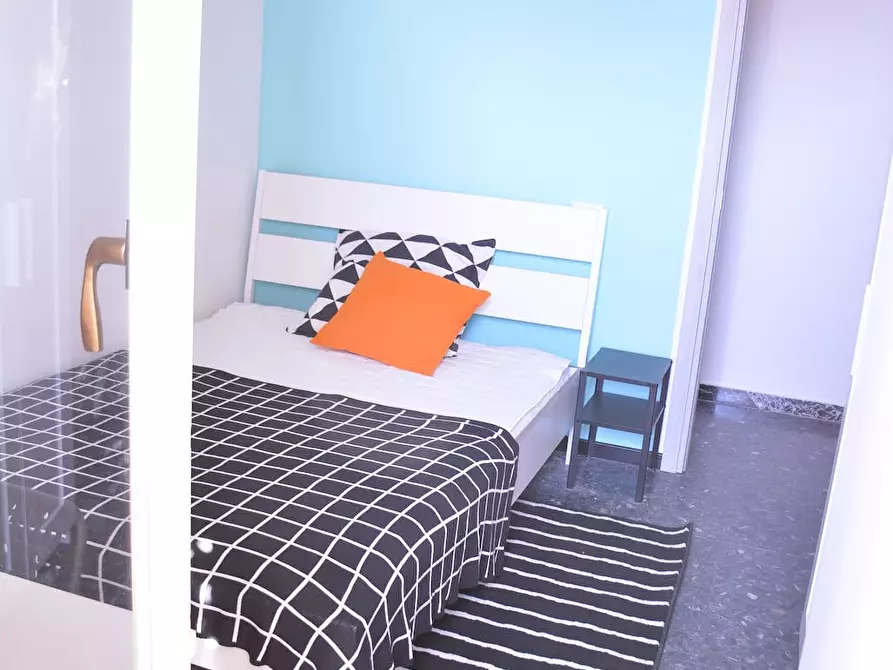 Immagine 2 di Camera in affitto  in Via dei Passeri a Cagliari