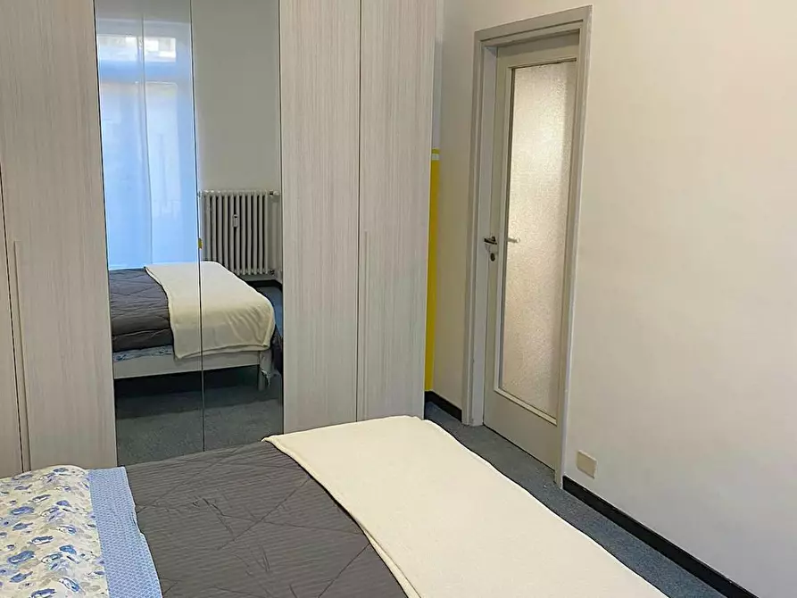 Immagine 4 di Camera in affitto  in Via Giovanni Segantini a Milano