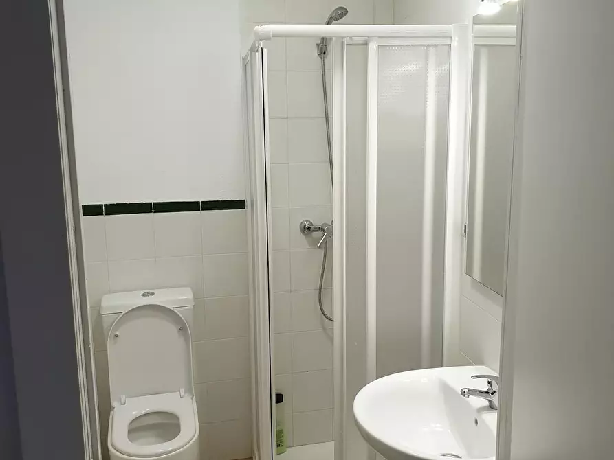 Immagine 3 di Camera in affitto  in Calle Natalio Rivas a Granada