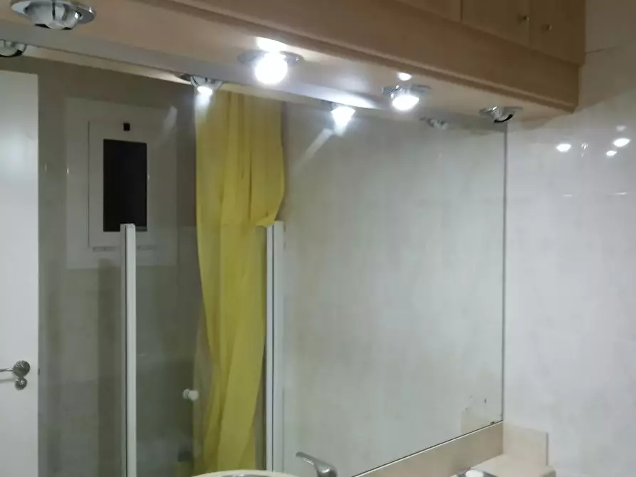 Immagine 6 di Camera in affitto  in Carrer de l'Emigrant a Hospitalet De Llobregat, L'