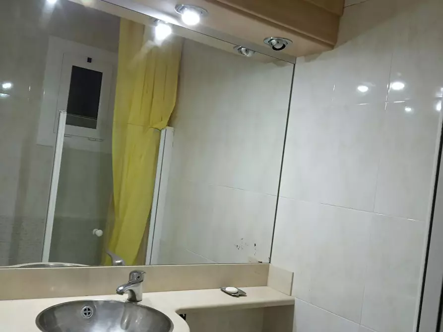 Immagine 9 di Camera in affitto  in Carrer de l'Emigrant a Hospitalet De Llobregat, L'