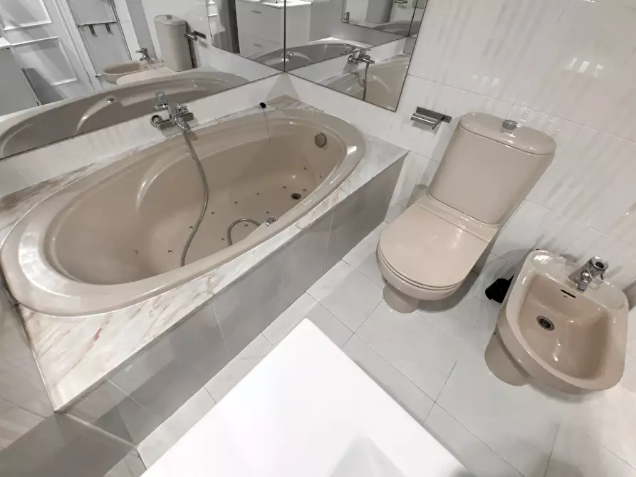 Immagine 10 di Camera in affitto  in Gran Via de les Germanies a Valencia