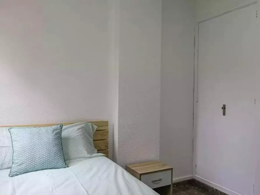 Immagine 2 di Camera in affitto  in Calle Explorador Andrés a Valencia