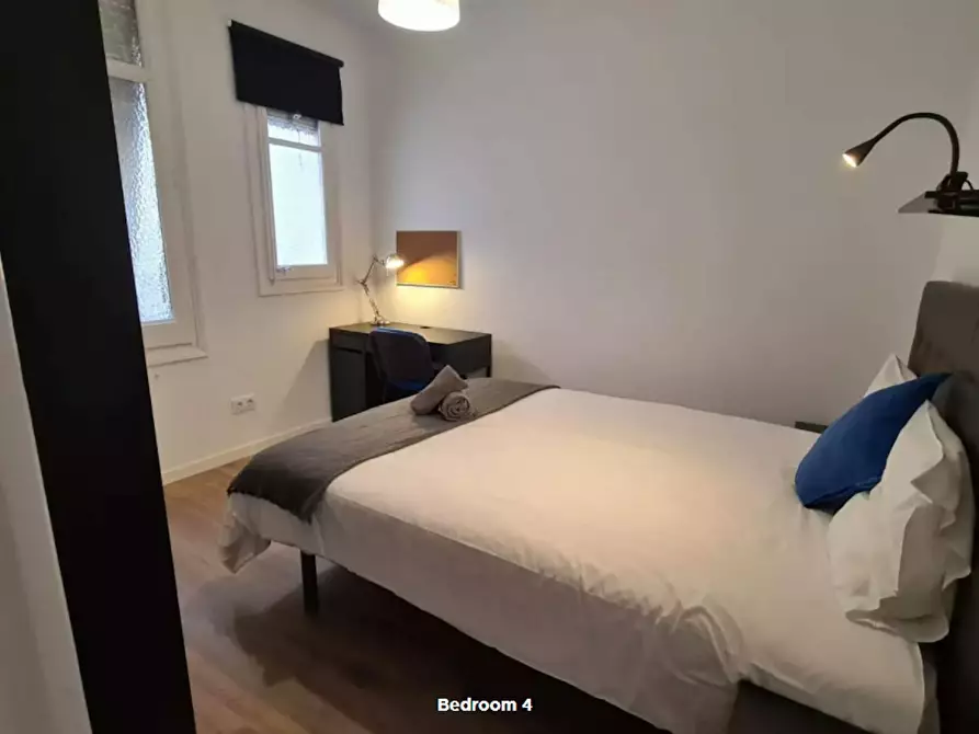 Immagine 2 di Camera in affitto  in Carrer de Muntaner a Barcelona