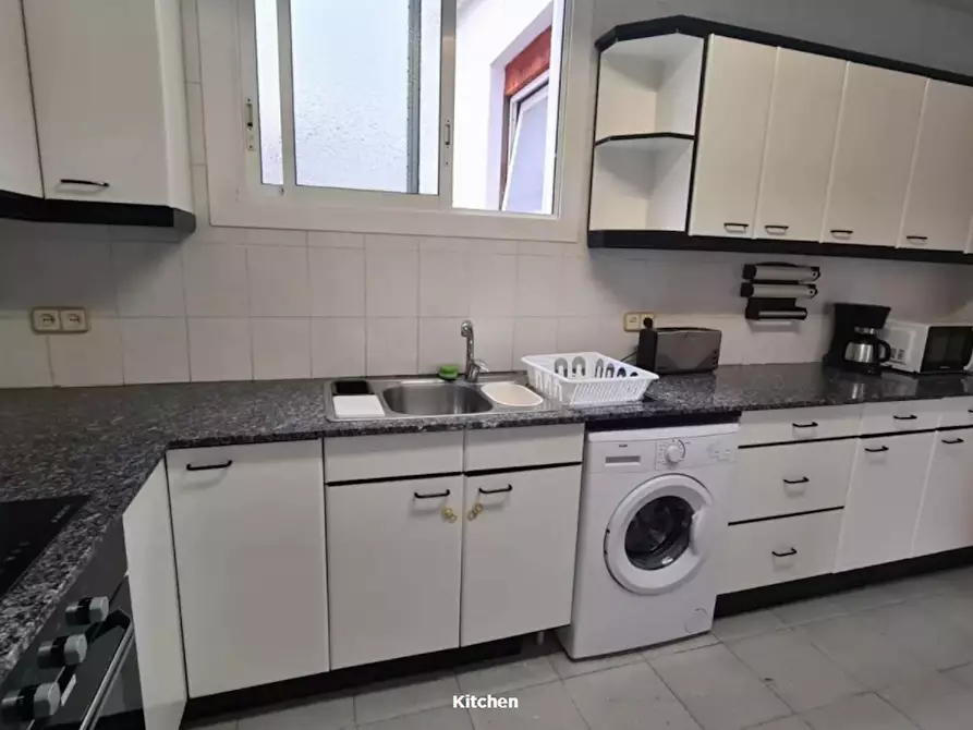 Immagine 8 di Camera in affitto  in Carrer de Muntaner a Barcelona