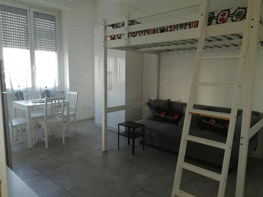 Immagine 1 di Casa indipendente in affitto  in Viale Monza a Milano