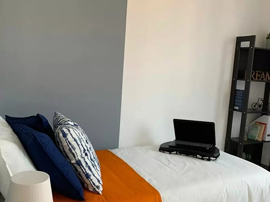 Immagine 2 di Camera in affitto  in Via La Thuile a Torino