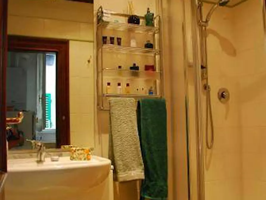 Immagine 10 di Appartamento in affitto  in Via dei Leoni a Firenze