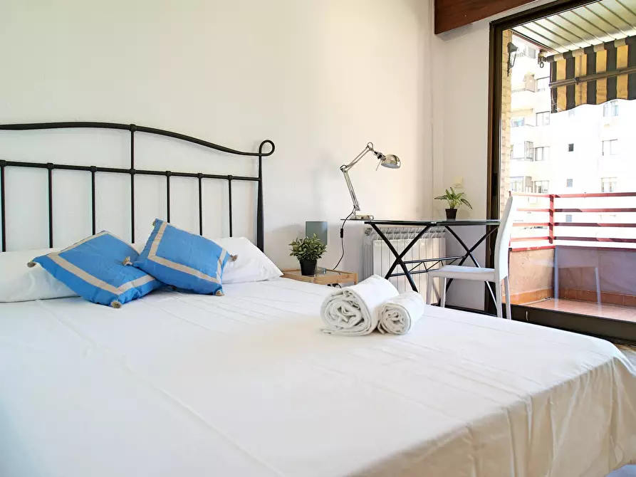 Immagine 1 di Camera in affitto  in Calle de la Isla Malaita a Madrid