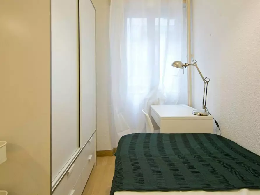 Immagine 1 di Camera in affitto  in Calle Núñez Morgado a Madrid