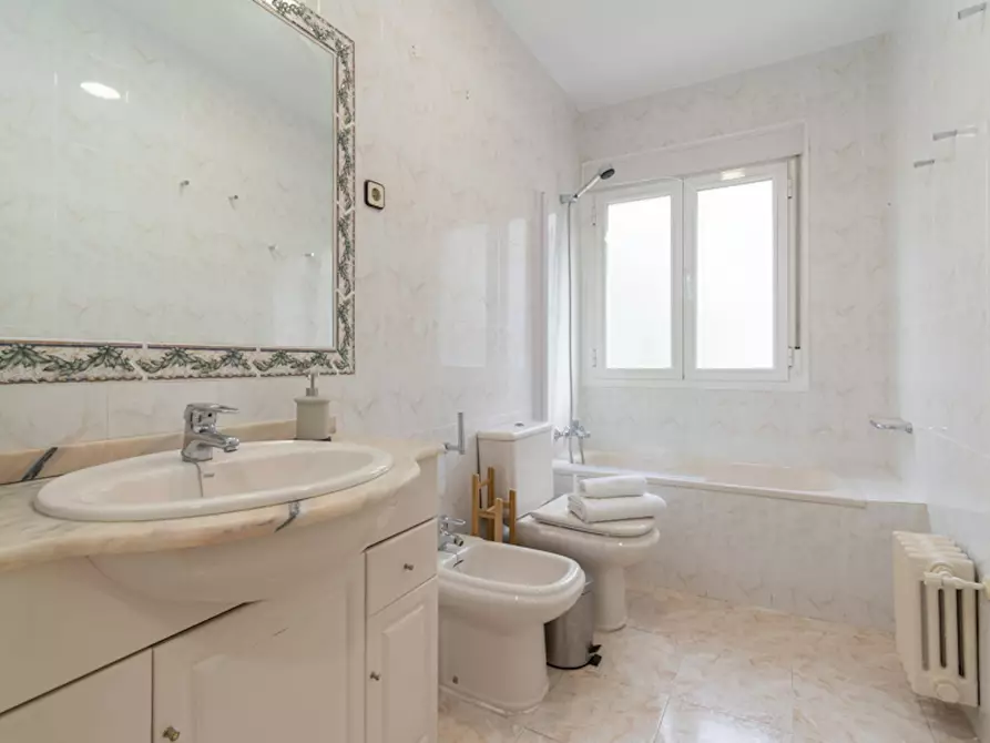 Immagine 10 di Camera in affitto  in Calle del Conde de Vilches a Madrid