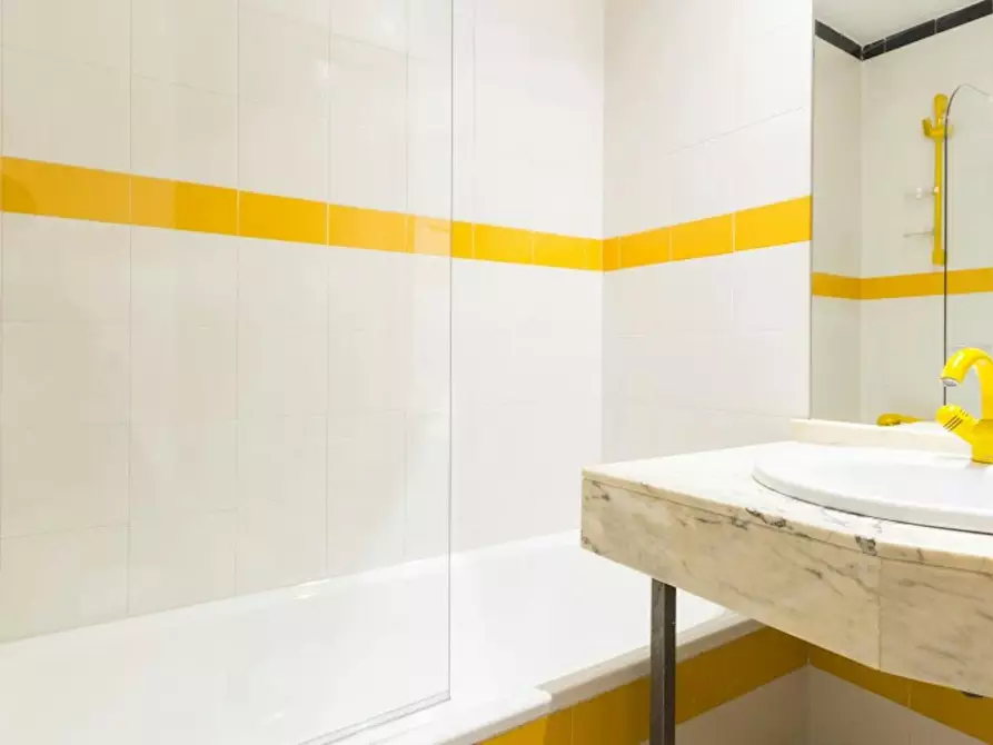 Immagine 8 di Camera in affitto  in Calle del Limonero a Madrid