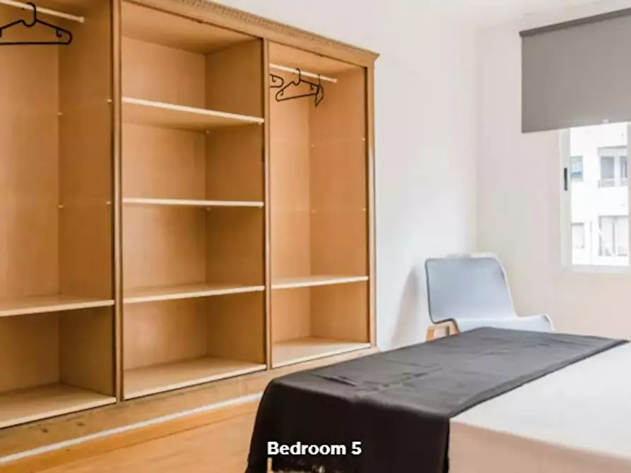 Immagine 4 di Camera in affitto  in Calle Colón a Valencia