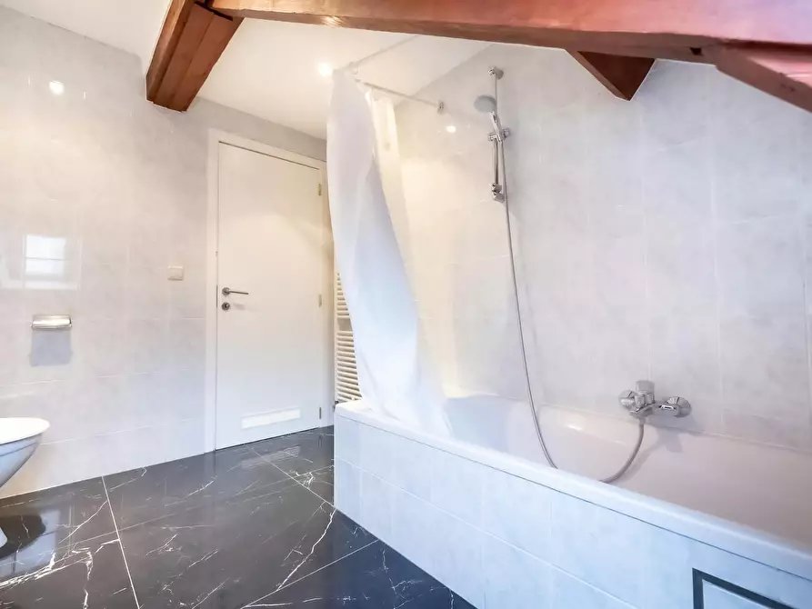 Immagine 8 di Appartamento in affitto  in Rue Lesbroussart a Ixelles