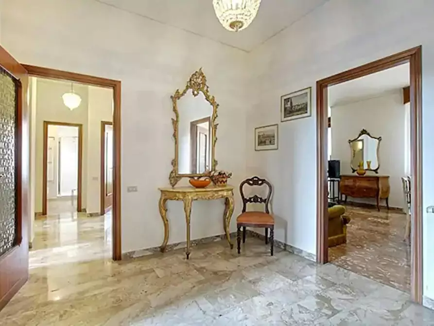 Immagine 2 di Appartamento in affitto  in Via dei Frati Bigi a Firenze