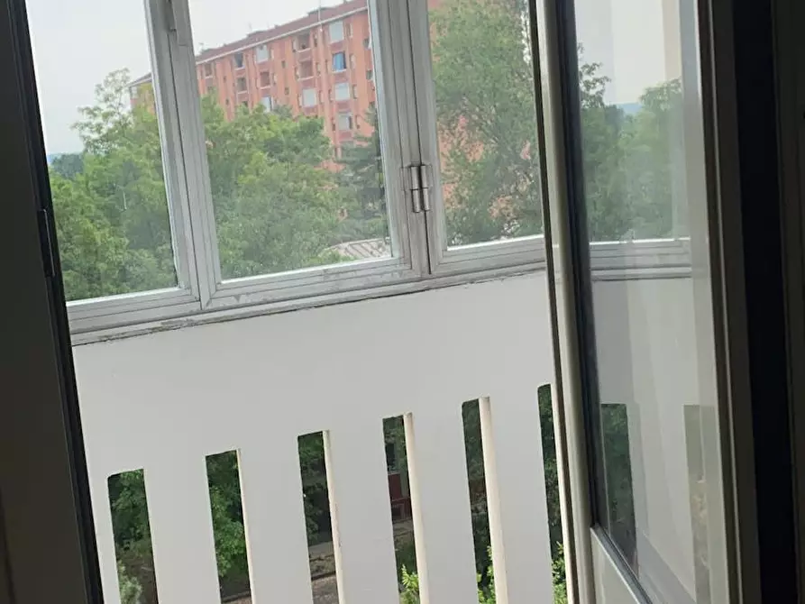 Immagine 10 di Camera in affitto  in Via Celeste Negarville a Torino