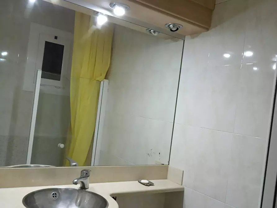 Immagine 7 di Camera in affitto  in Carrer Emigrant a Hospitalet De Llobregat, L'