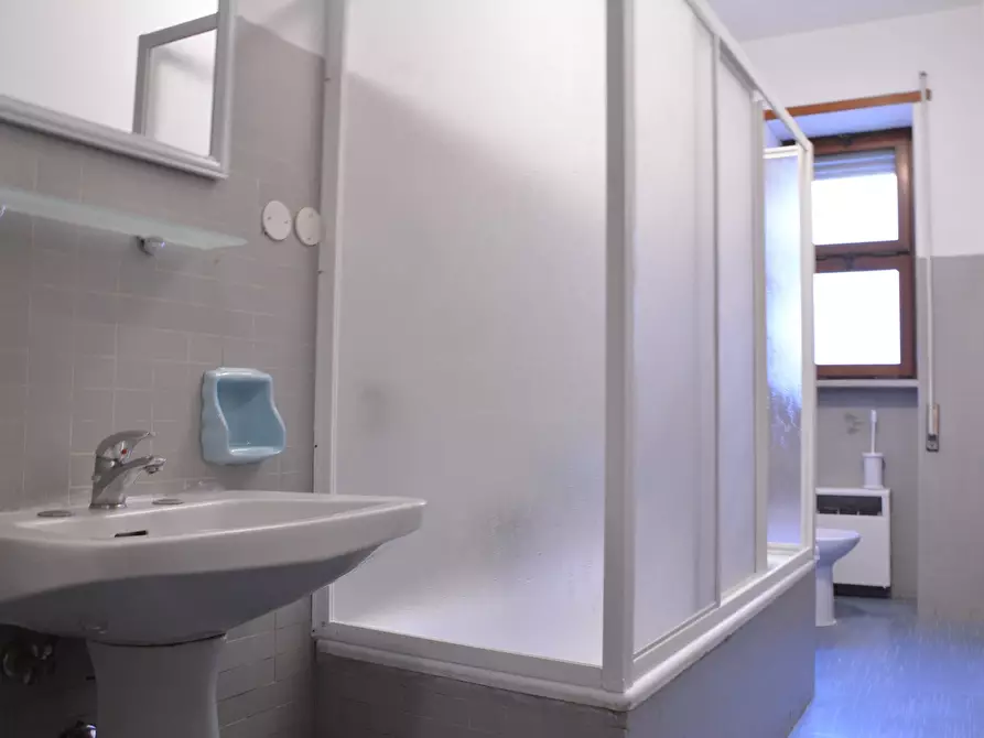 Immagine 8 di Camera in affitto  in Via Tigellio a Cagliari