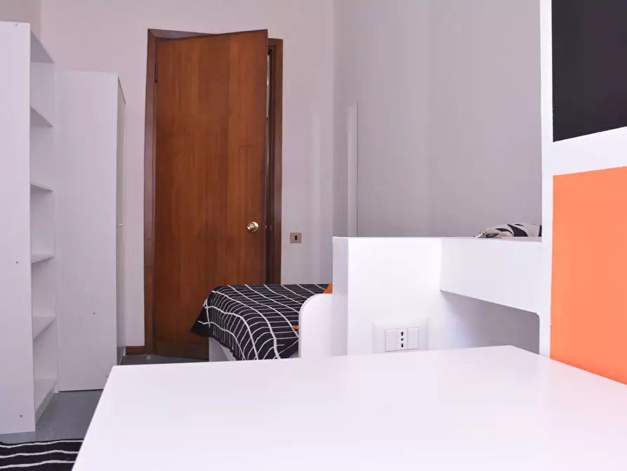 Immagine 3 di Camera in affitto  in Via Tigellio a Cagliari