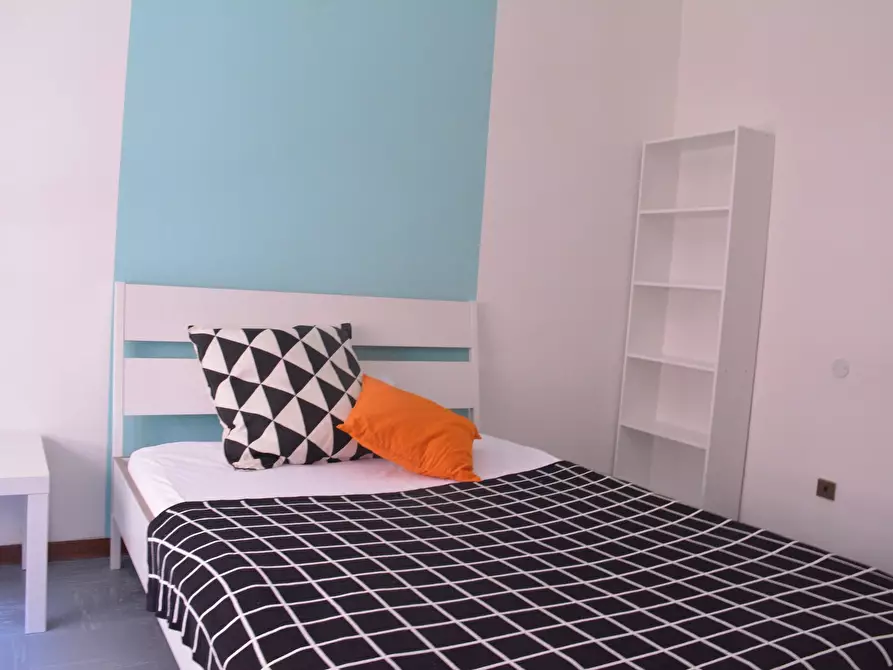 Immagine 4 di Camera in affitto  in Via Tigellio a Cagliari