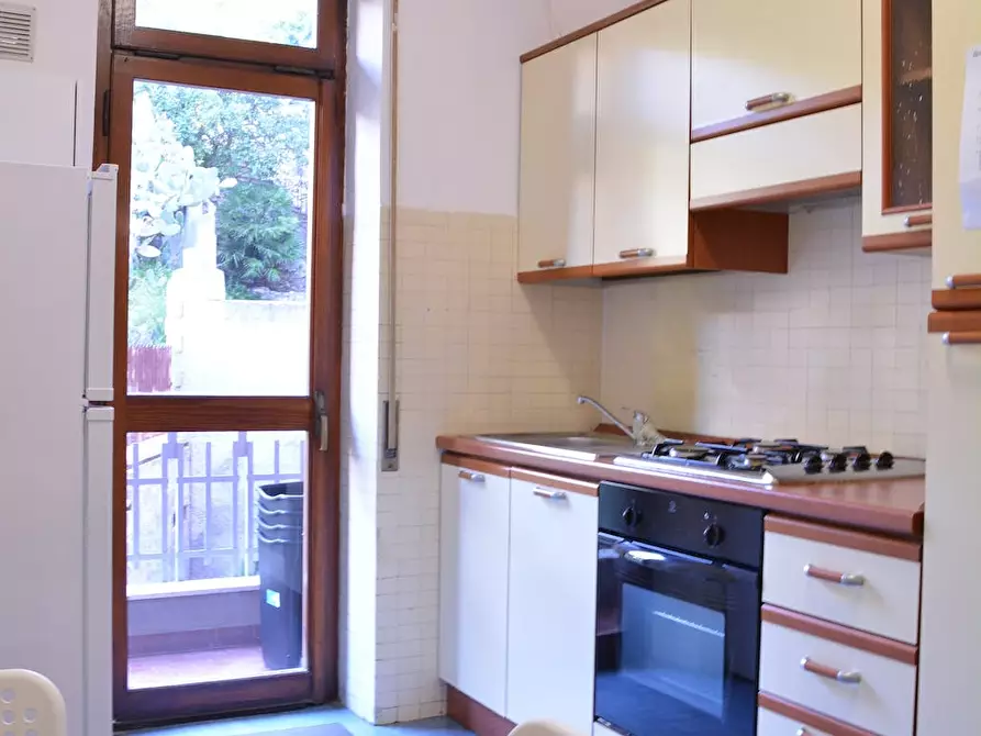 Immagine 10 di Camera in affitto  in Via Tigellio a Cagliari