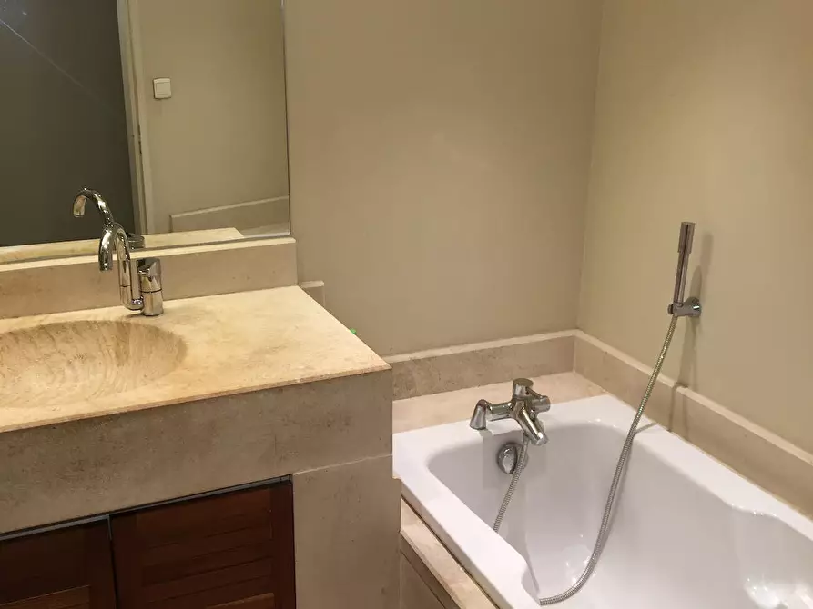 Immagine 3 di Camera in affitto  in Rue des Chassaintes a Nîmes