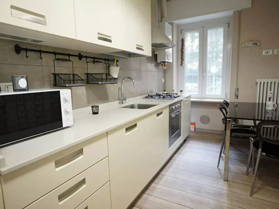 Immagine 3 di Camera in affitto  in Viale Caterina da Forlì a Milano