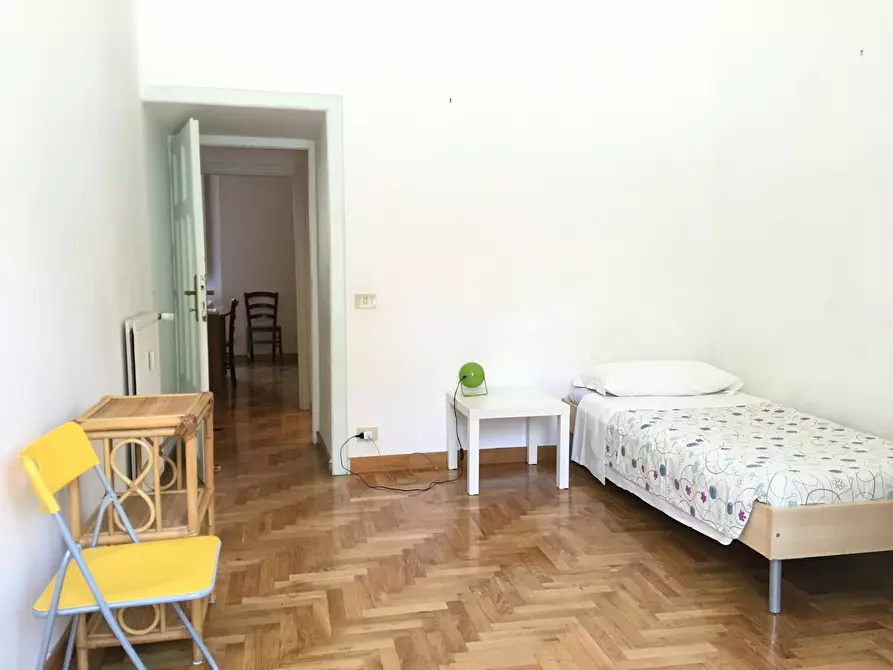 Immagine 2 di Camera in affitto  in Via La Spezia a Roma