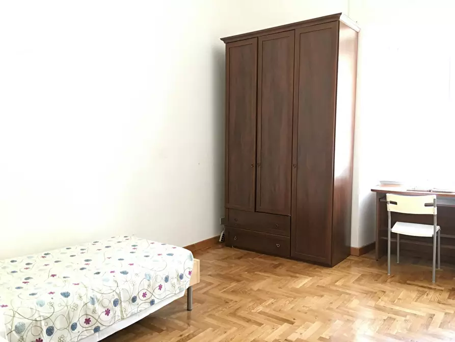 Immagine 3 di Camera in affitto  in Via La Spezia a Roma